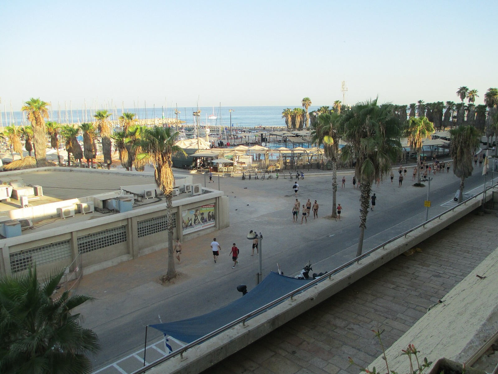 Gordon Pool and the marina seen from the promenade