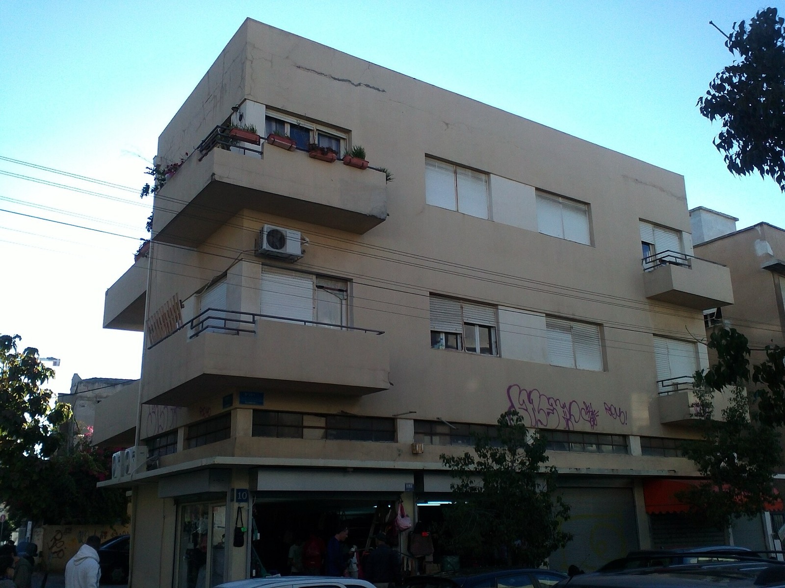 A White City corner building above street-level shopfronts